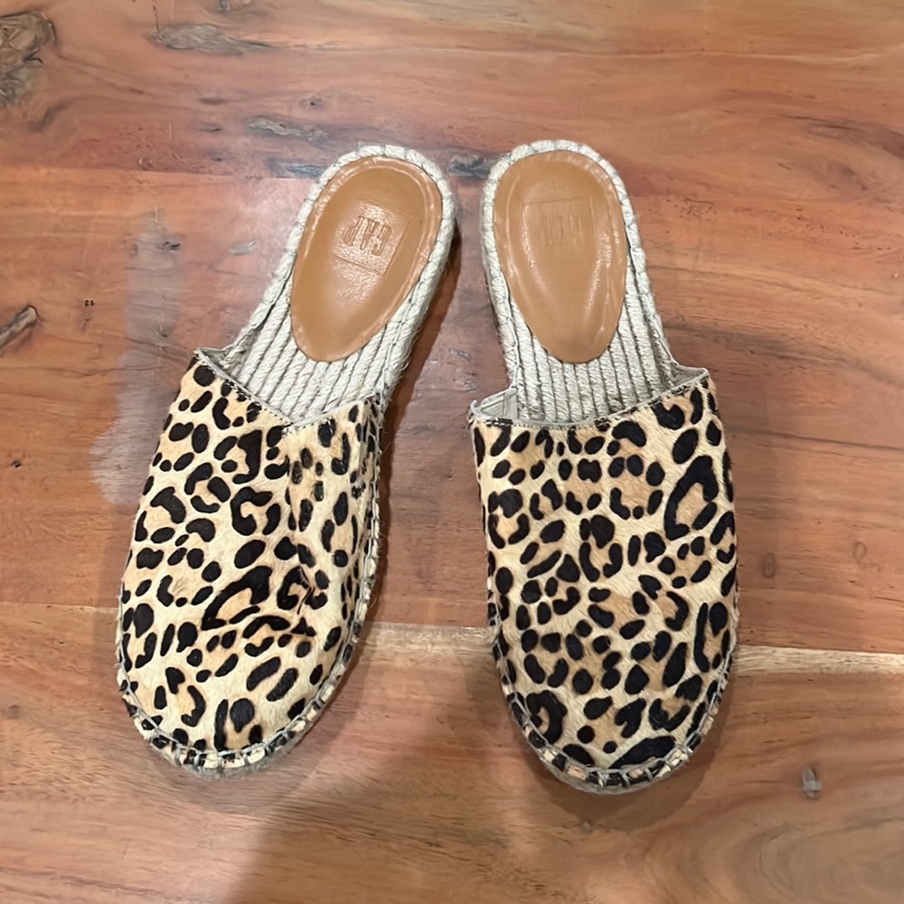 GAP size 7 leopard espadrille slip on